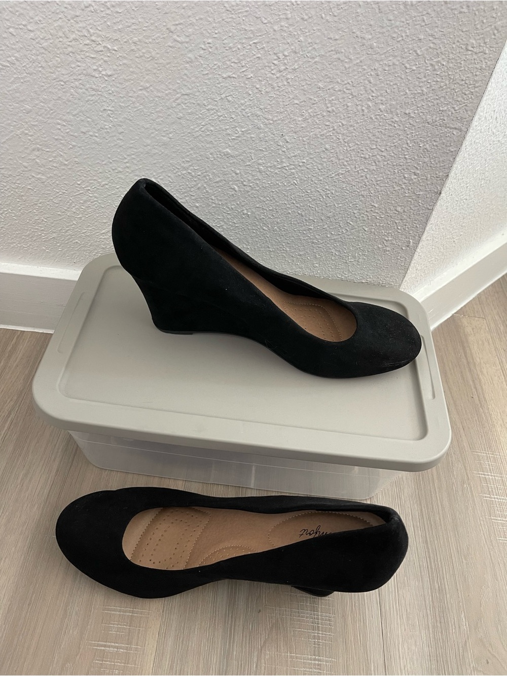 dexflex comfort Black Suede Wedge Heels